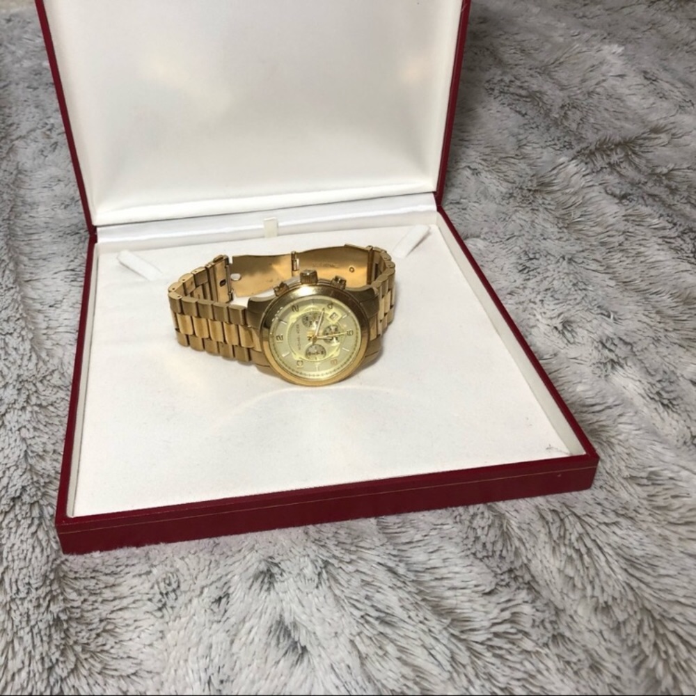 THEEE Large face round women’s Michael kors watches - Picture 3 of 13